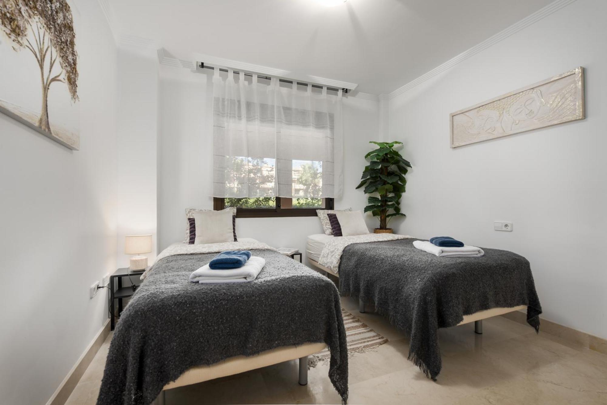 Casares Costa Gem: 2br With Pool