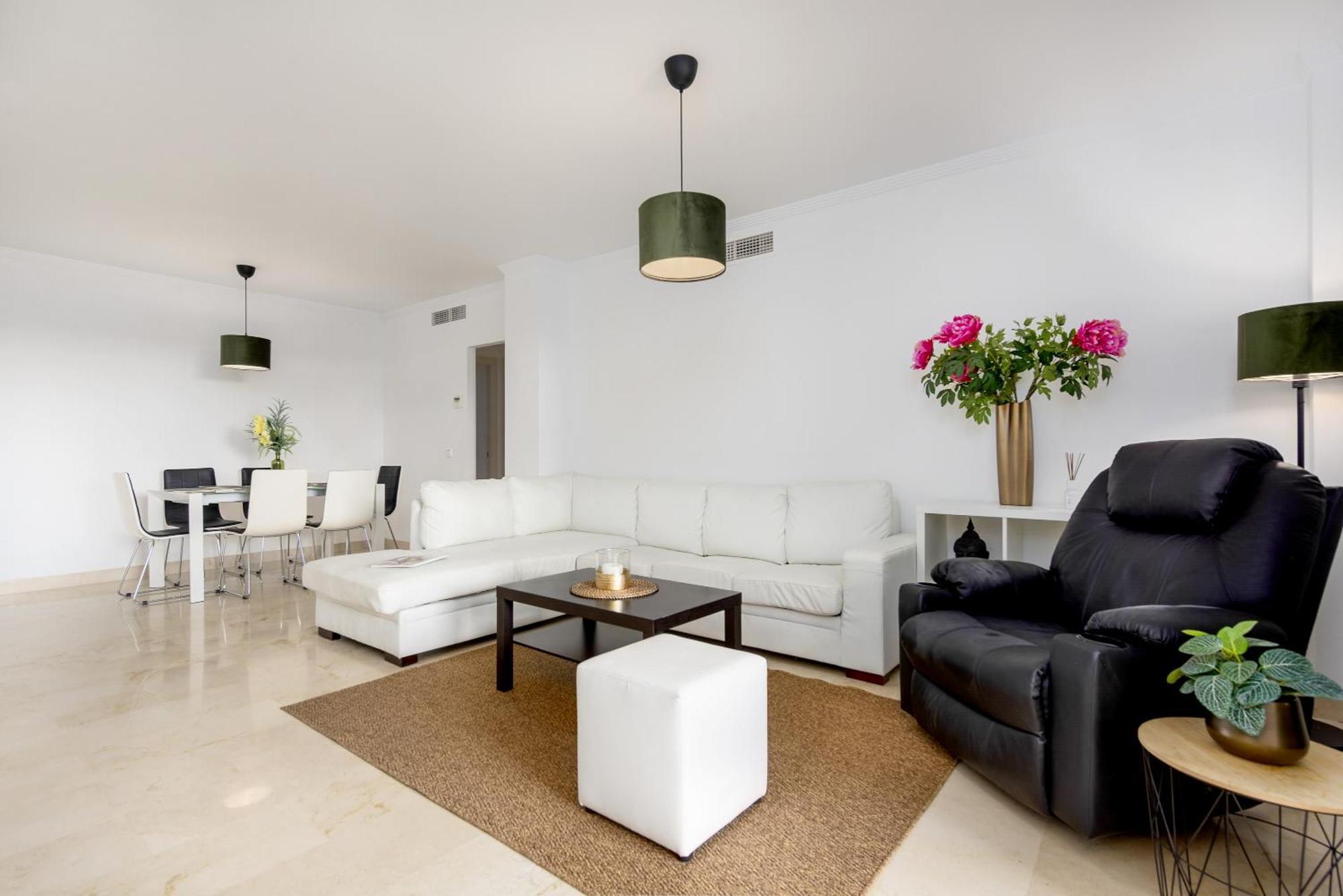Casares Costa Gem: 2br With Pool *